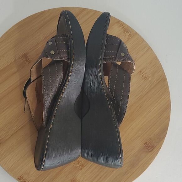 Born Brown Pebbled Leather Cross Strap Wedge Heel Sandals Buckle Size 7 W81086 - Picture 6 of 11